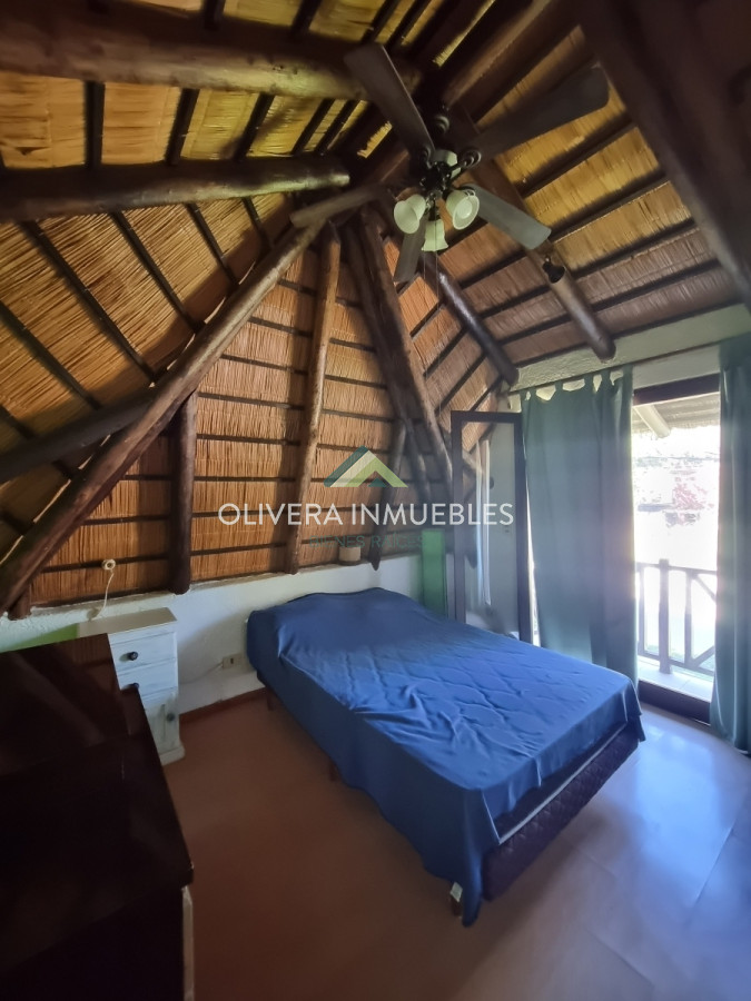 Casa ID.10932 - Casa de 4 dormitorios y 3 baños. Venta y alquiler de temporada. Pinares