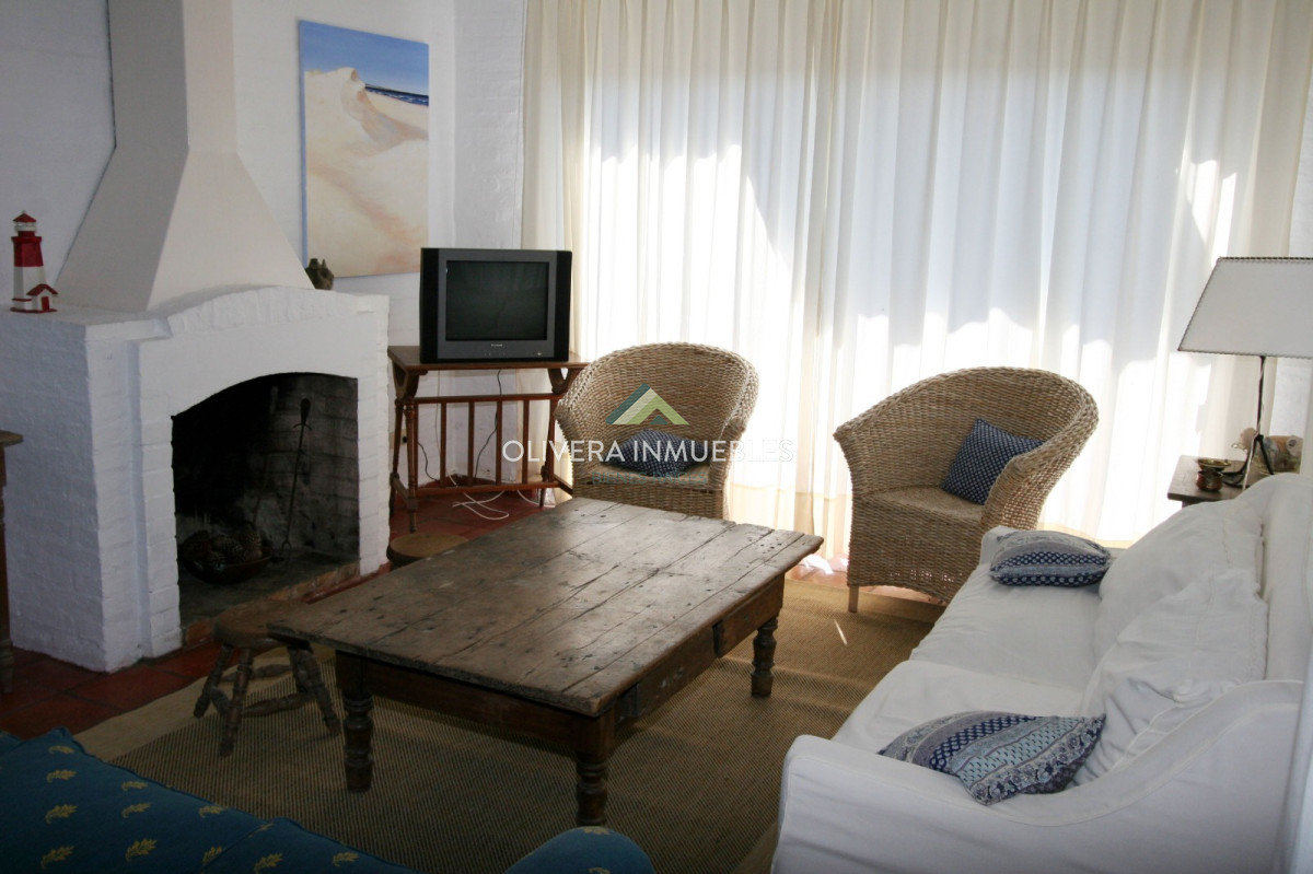 Casa ID.5608 - Alquiler en La Barra