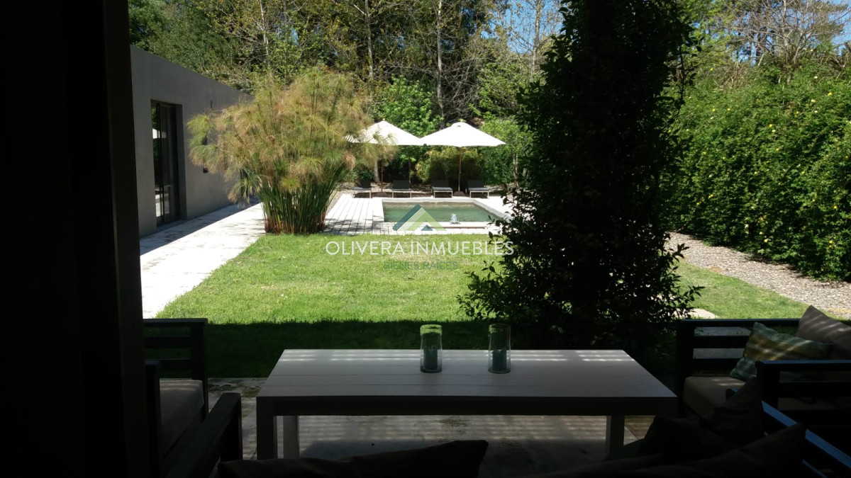 Casa ID.10001 - VENTA DE CASA DE 3 SUITES EN LA BARRIO PRIVADO LA ARBOLADA PUNTA DEL ESTE