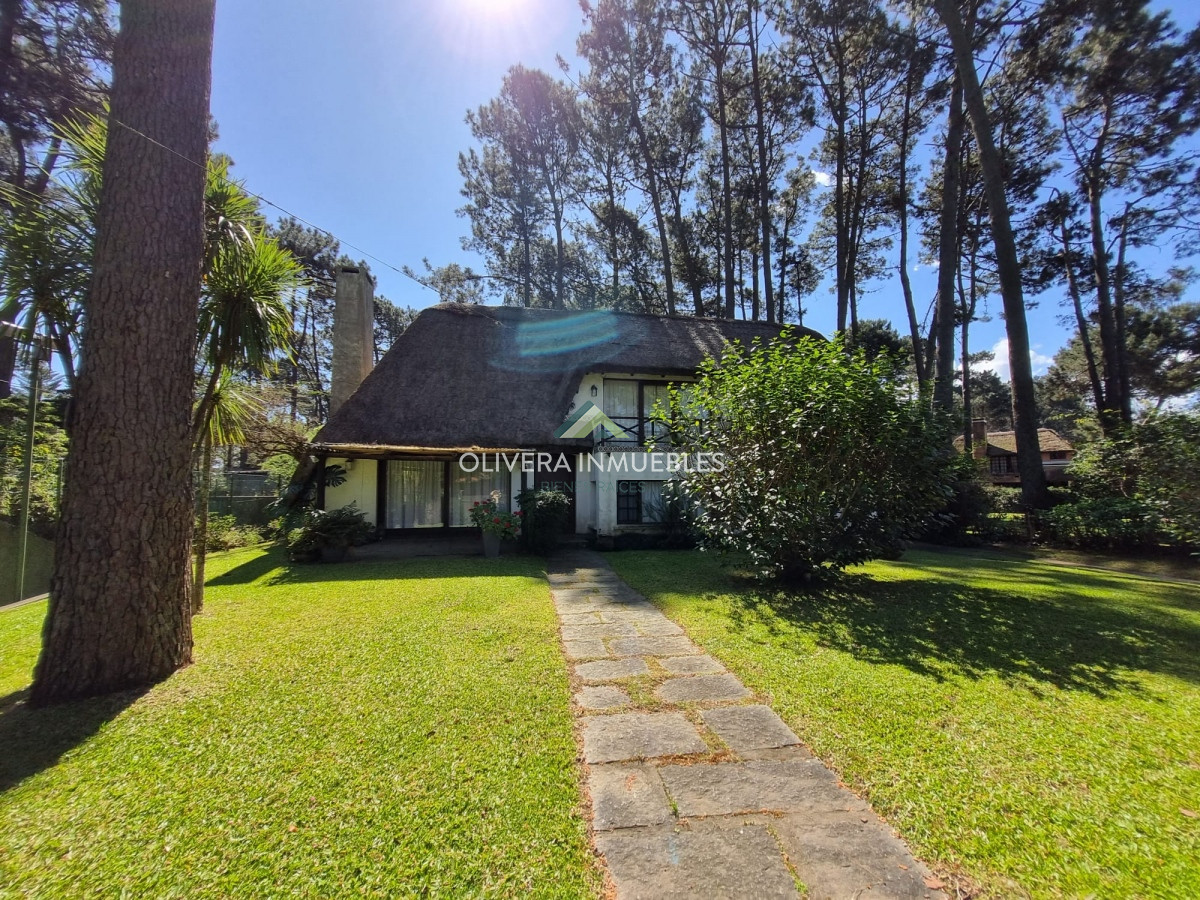 Casa ID.10990 - Alquiler de verano! Casa de 4 dormitorios, 3 baños. Barbacoa abierta, cancha de tennis. Gran jardín!