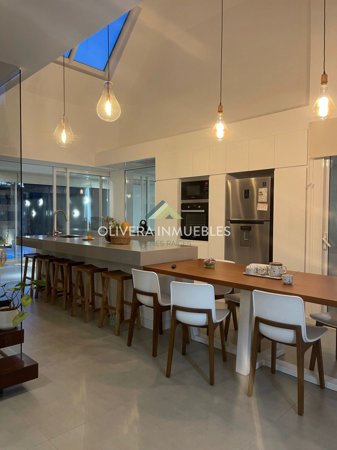 Casa ID.11157 - Exclusiva casa en venta con piscina climatizada,Montevideo