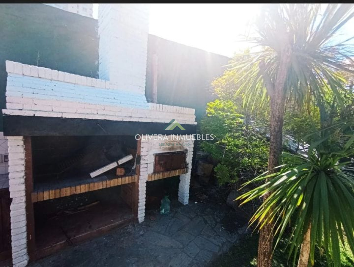 Casa ID.10758 - Casa en venta de 4 dormitorios en Playa Mansa, Punta del Este