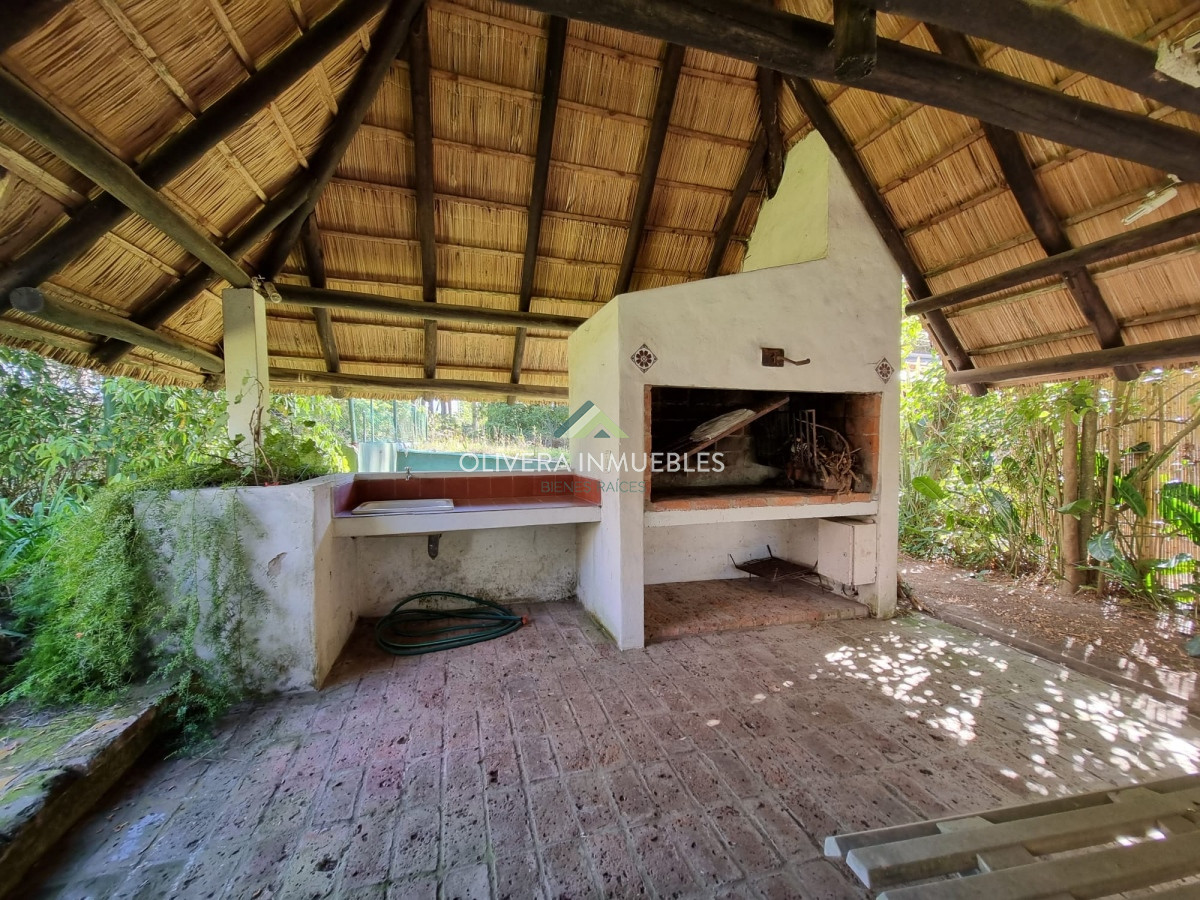 Casa ID.10990 - Alquiler de verano! Casa de 4 dormitorios, 3 baños. Barbacoa abierta, cancha de tennis. Gran jardín!
