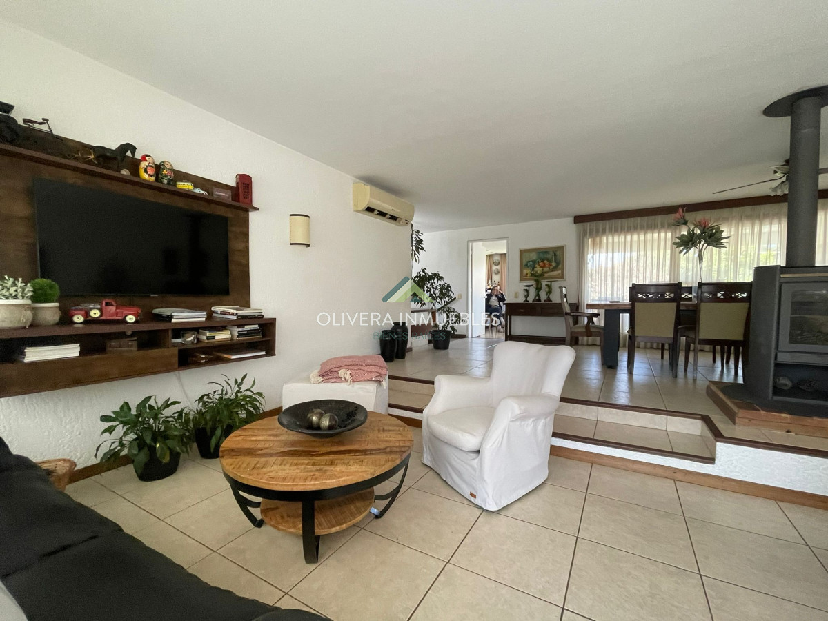 Casa ID.11191 - Casa en playa mansa 4 dormitorios con piscina climatizada Punta del Este 