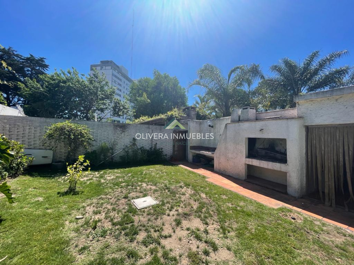 Casa ID.11155 - Casa en alquiler de temporada, zona Cantegril Punta del Este