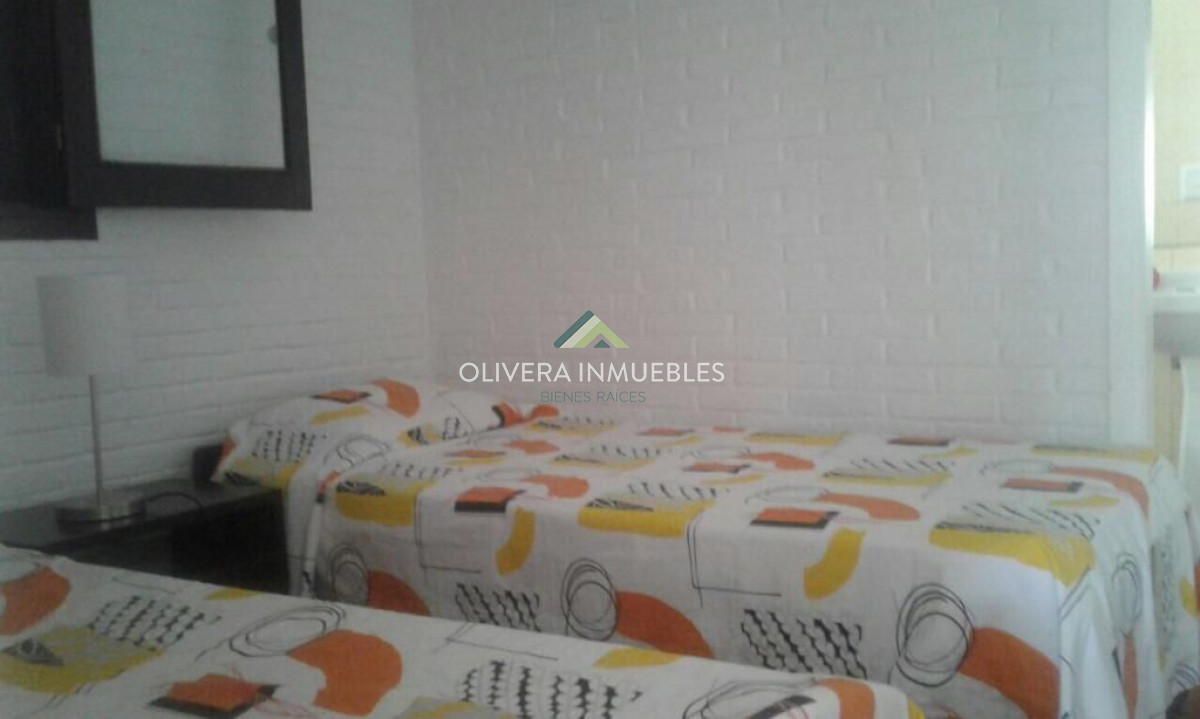 Casa ID.7151 - Alquiler y venta sobre playa mansa. 