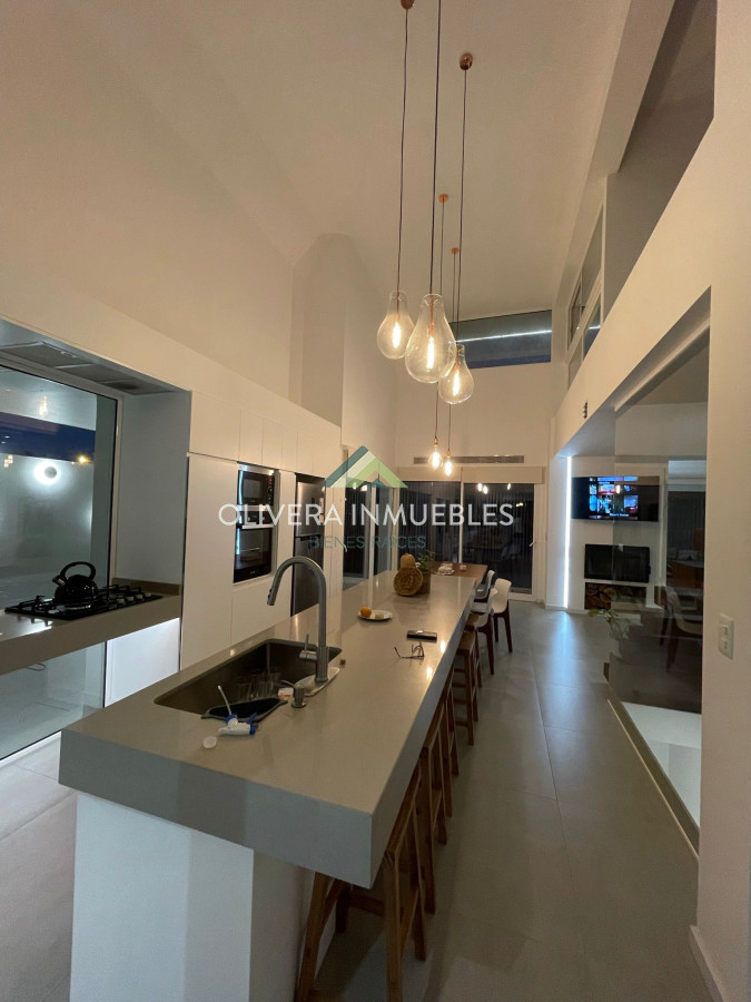 Casa ID.11157 - Exclusiva casa en venta con piscina climatizada,Montevideo
