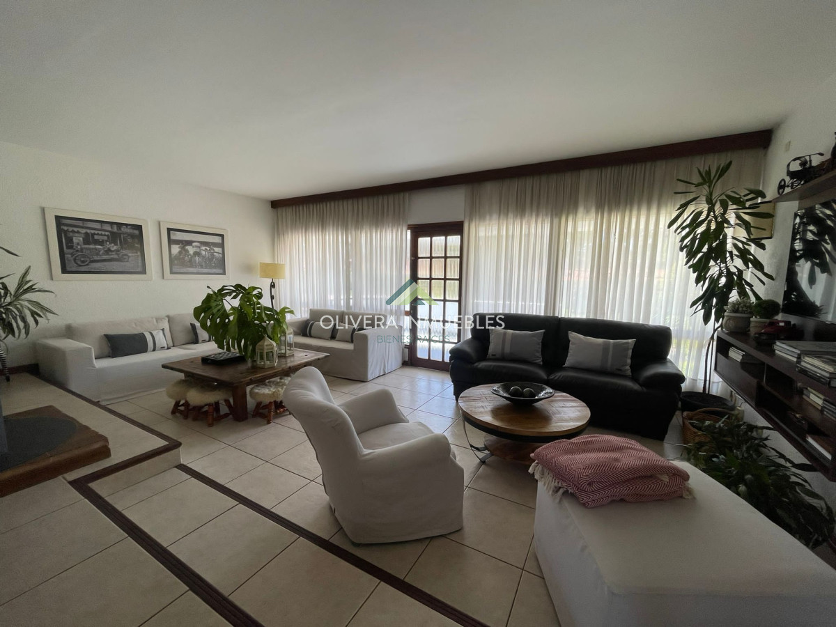 Casa ID.11191 - Casa en playa mansa 4 dormitorios con piscina climatizada Punta del Este 