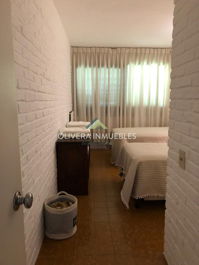 Casa ID.11191 - Casa en playa mansa 4 dormitorios con piscina climatizada Punta del Este 