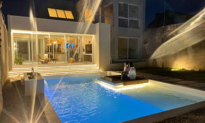 Exclusiva casa en venta con piscina climatizada,Montevideo