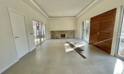 VENTA DE CASA DE 3 DORMITORIOS Y SERVICIO EN EL GOLF PUNTA DEL ESTE