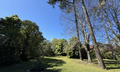 Casa en venta 4 dormitorios y dependencia Playa Mansa Punta del Este
