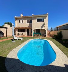 IMPECABLE CHALET A LA VENTA CON PISCINA CLIMATIZADA EN MANSA (PUNTA DEL ESTE)