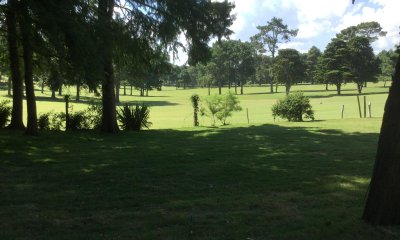 Gran terreno con vista al club de golf