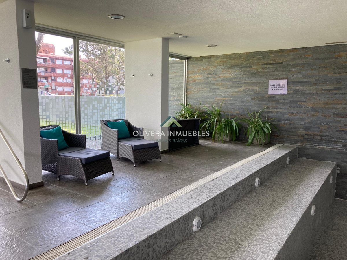 Apartamento ID.8788 - Apartamento tipo casa, con amplia terraza. 2 dormitorios 2 baños.