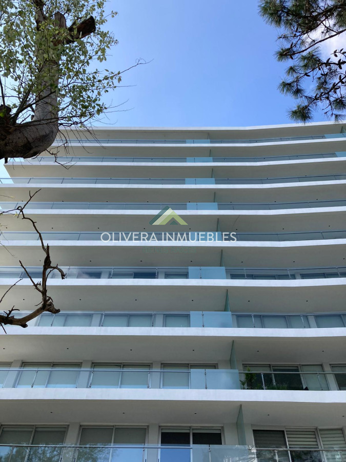 Apartamento ID.8788 - Apartamento tipo casa, con amplia terraza. 2 dormitorios 2 baños.