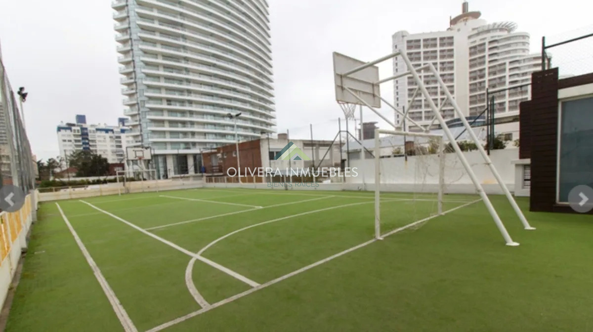 Apartamento ID.12358 - Apartamento en venta de 4 dormitorios en Playa Mansa, Punta del Este