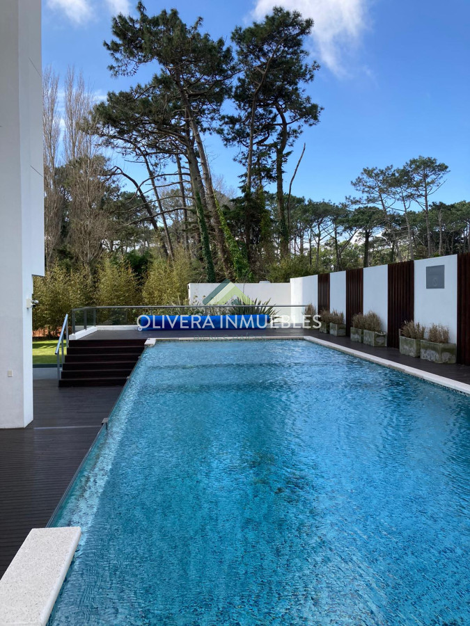 Apartamento ID.8788 - Apartamento tipo casa, con amplia terraza. 2 dormitorios 2 baños.