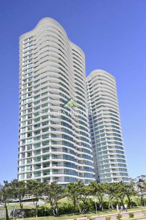 Apartamento ID.12712 - Venta Apartamento 3 dormitorios Fendi Chateau Playa Mansa Punta del Este