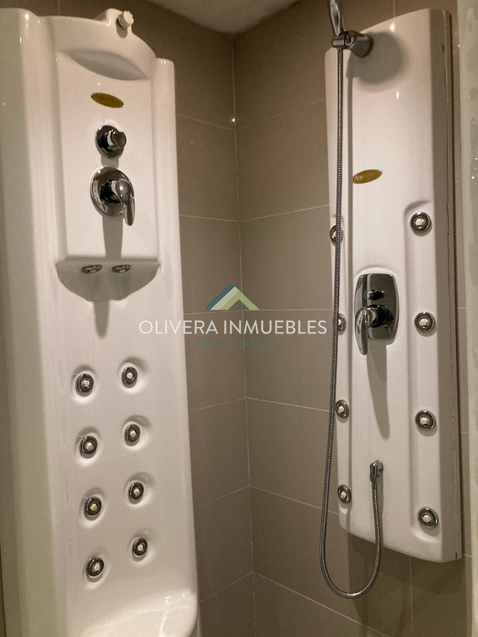 Apartamento ID.8788 - Apartamento tipo casa, con amplia terraza. 2 dormitorios 2 baños.