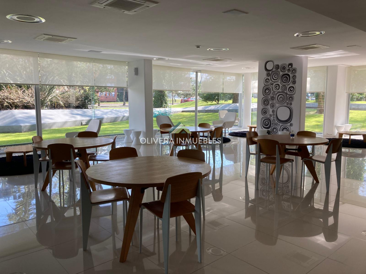 Apartamento ID.8788 - Apartamento tipo casa, con amplia terraza. 2 dormitorios 2 baños.