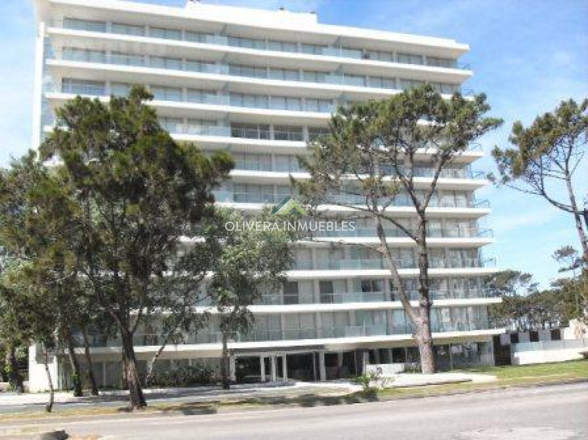 Apartamento ID.8788 - Apartamento tipo casa, con amplia terraza. 2 dormitorios 2 baños.