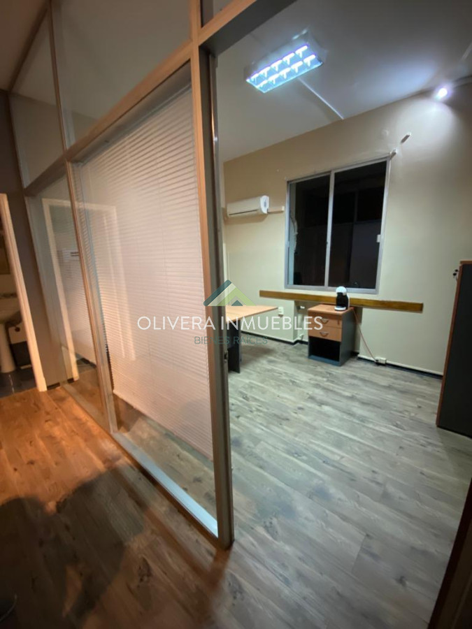Oficina ID.9627 - Alquiler de oficina en Cuidad Vieja, Montevideo