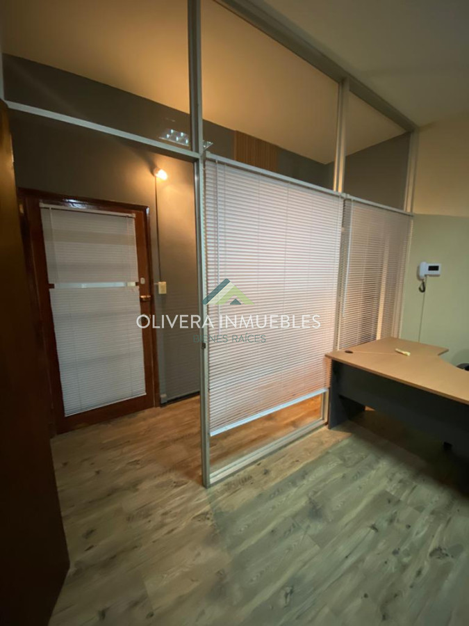 Oficina ID.9627 - Alquiler de oficina en Cuidad Vieja, Montevideo