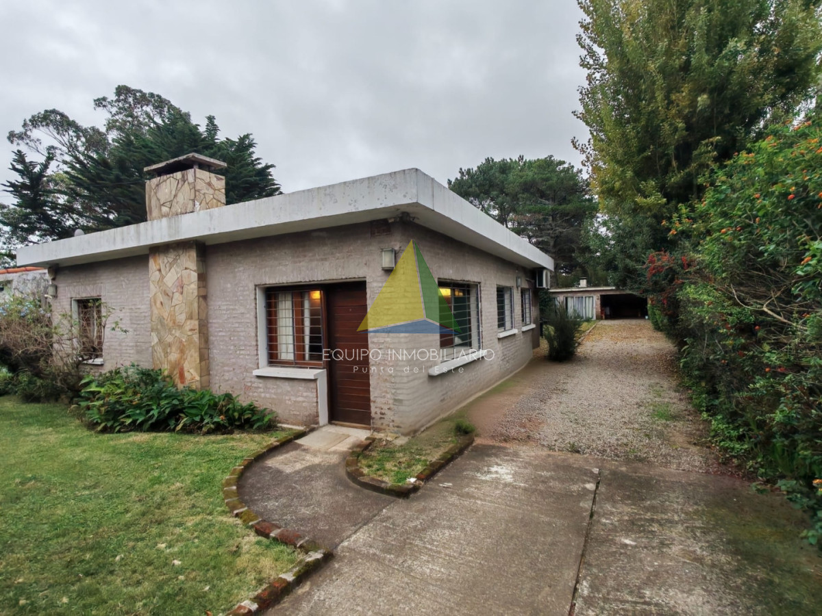 Casa en Nuevo Cantegril 3 dorm+4 baños . Barbacoa Cerrada - Ref : EQP8259 - EQU8259C