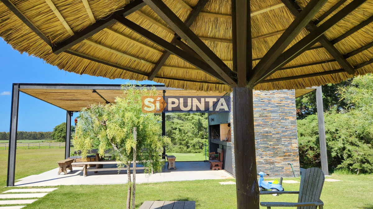 Chacra ID.13736 - OPORTUNIDAD !!!!  VENDO CHACRA DE 14 HAS QUE YA NO SE ENCUENTRAN EN LA ZONA . CANCHA DE POLO , PICADERO Y CABALLERIZAS 