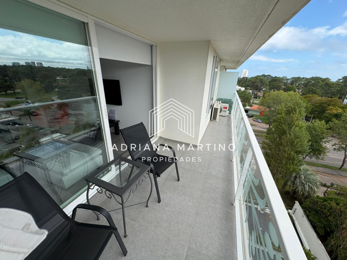 Apartamento ID.71647 -  Vendo Apto En Torre Yoo de 1 1/2 dormitorio Excelente Estado . Una Torre Con Todas Las Amenidades . No Deje De Perder Esta Oportunidad