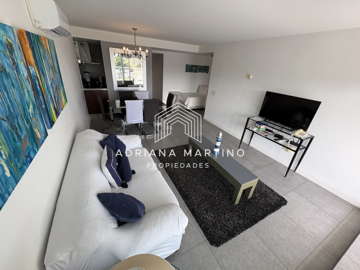 Apartamento ID.71648 -  Vendo Apto En Torre Yoo de 1 1/2 dormitorio Excelente Estado . Una Torre Con Todas Las Amenidades . No Deje De Perder Esta Oportunidad