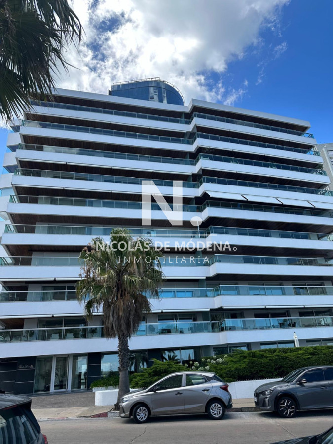 Exclusivo Apartamento en Edificio Puerto Punta - 4 Dormitorios + Servicio Completo - NDM29112A