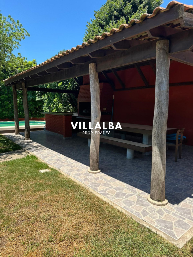 Casa ID.4663 - OPORTUNIDAD EN BARRIO CANTEGRIL . VENDO CASA DE 3 DORM. Y 3 BAÑOS EN ZONA DE COLEGIOS, FACULTADES Y CENTROS DE SALUD 