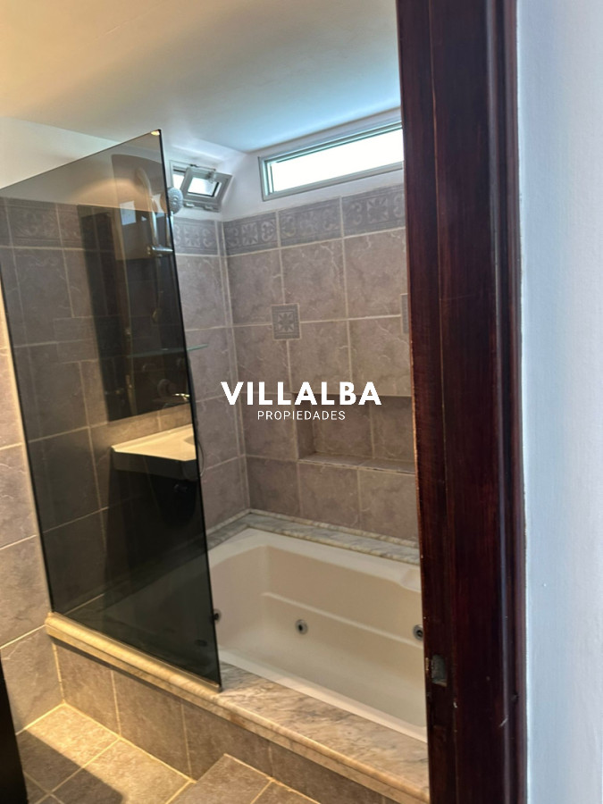 Casa ID.4663 - OPORTUNIDAD EN BARRIO CANTEGRIL . VENDO CASA DE 3 DORM. Y 3 BAÑOS EN ZONA DE COLEGIOS, FACULTADES Y CENTROS DE SALUD 