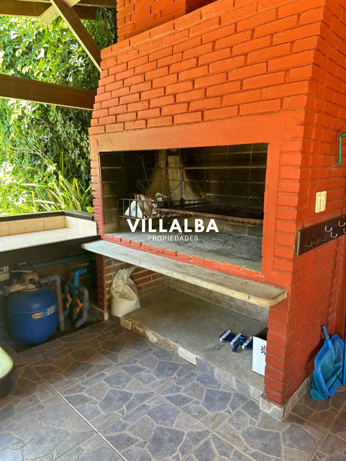 Casa ID.4663 - OPORTUNIDAD EN BARRIO CANTEGRIL . VENDO CASA DE 3 DORM. Y 3 BAÑOS EN ZONA DE COLEGIOS, FACULTADES Y CENTROS DE SALUD 