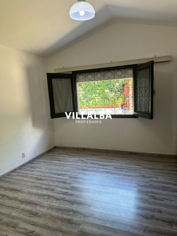 Casa ID.4663 - OPORTUNIDAD EN BARRIO CANTEGRIL . VENDO CASA DE 3 DORM. Y 3 BAÑOS EN ZONA DE COLEGIOS, FACULTADES Y CENTROS DE SALUD 
