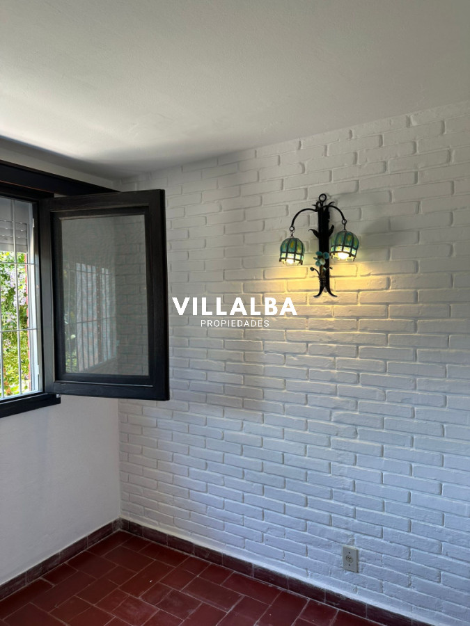 Casa ID.4663 - OPORTUNIDAD EN BARRIO CANTEGRIL . VENDO CASA DE 3 DORM. Y 3 BAÑOS EN ZONA DE COLEGIOS, FACULTADES Y CENTROS DE SALUD 