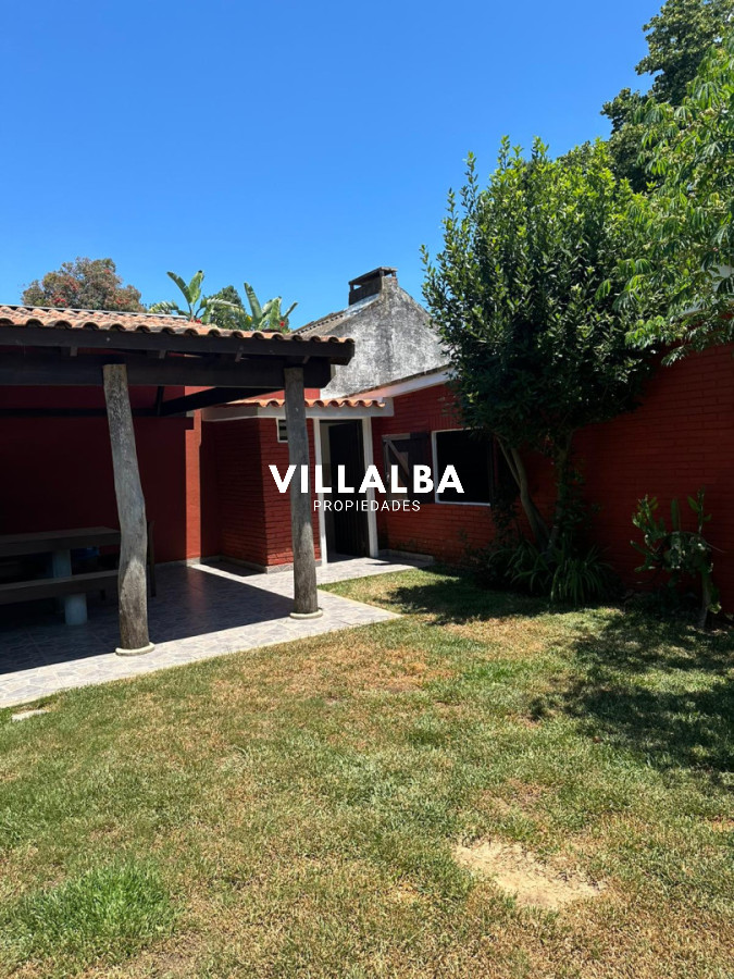 Casa ID.4663 - OPORTUNIDAD EN BARRIO CANTEGRIL . VENDO CASA DE 3 DORM. Y 3 BAÑOS EN ZONA DE COLEGIOS, FACULTADES Y CENTROS DE SALUD 