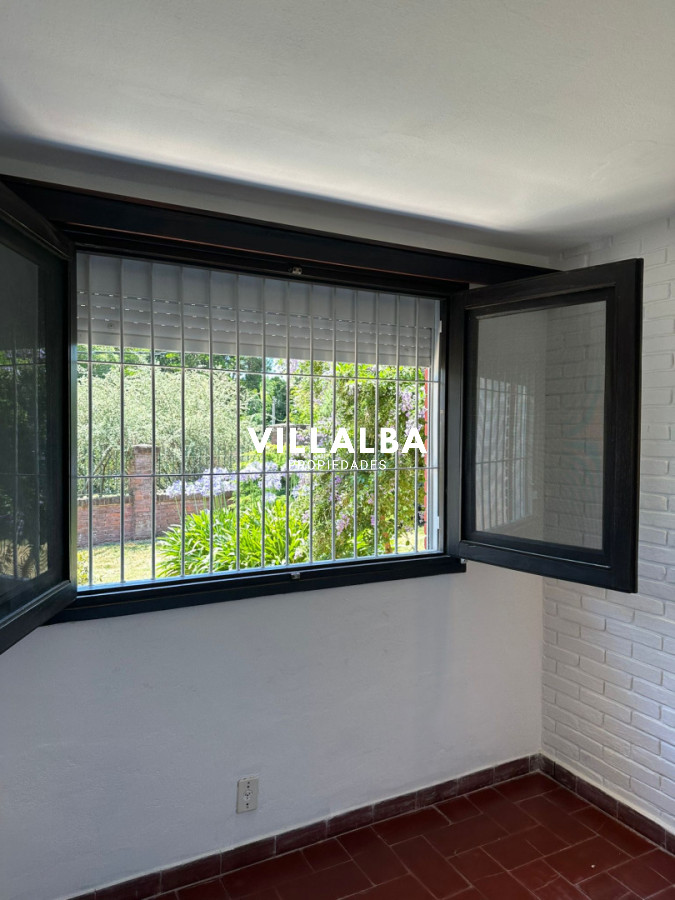 Casa ID.4663 - OPORTUNIDAD EN BARRIO CANTEGRIL . VENDO CASA DE 3 DORM. Y 3 BAÑOS EN ZONA DE COLEGIOS, FACULTADES Y CENTROS DE SALUD 