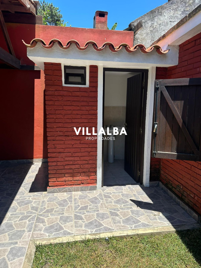 Casa ID.4663 - OPORTUNIDAD EN BARRIO CANTEGRIL . VENDO CASA DE 3 DORM. Y 3 BAÑOS EN ZONA DE COLEGIOS, FACULTADES Y CENTROS DE SALUD 