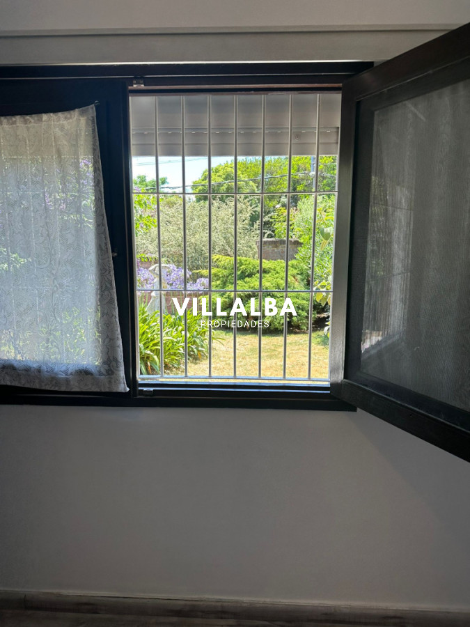 Casa ID.4663 - OPORTUNIDAD EN BARRIO CANTEGRIL . VENDO CASA DE 3 DORM. Y 3 BAÑOS EN ZONA DE COLEGIOS, FACULTADES Y CENTROS DE SALUD 