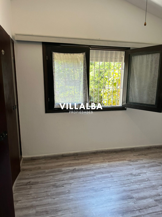 Casa ID.4663 - OPORTUNIDAD EN BARRIO CANTEGRIL . VENDO CASA DE 3 DORM. Y 3 BAÑOS EN ZONA DE COLEGIOS, FACULTADES Y CENTROS DE SALUD 