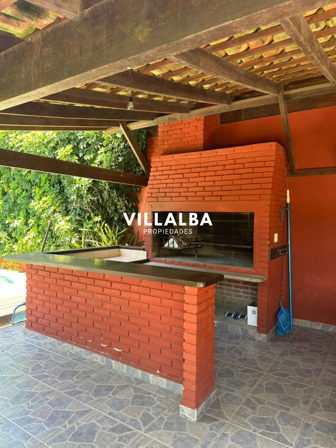 Casa ID.4663 - OPORTUNIDAD EN BARRIO CANTEGRIL . VENDO CASA DE 3 DORM. Y 3 BAÑOS EN ZONA DE COLEGIOS, FACULTADES Y CENTROS DE SALUD 