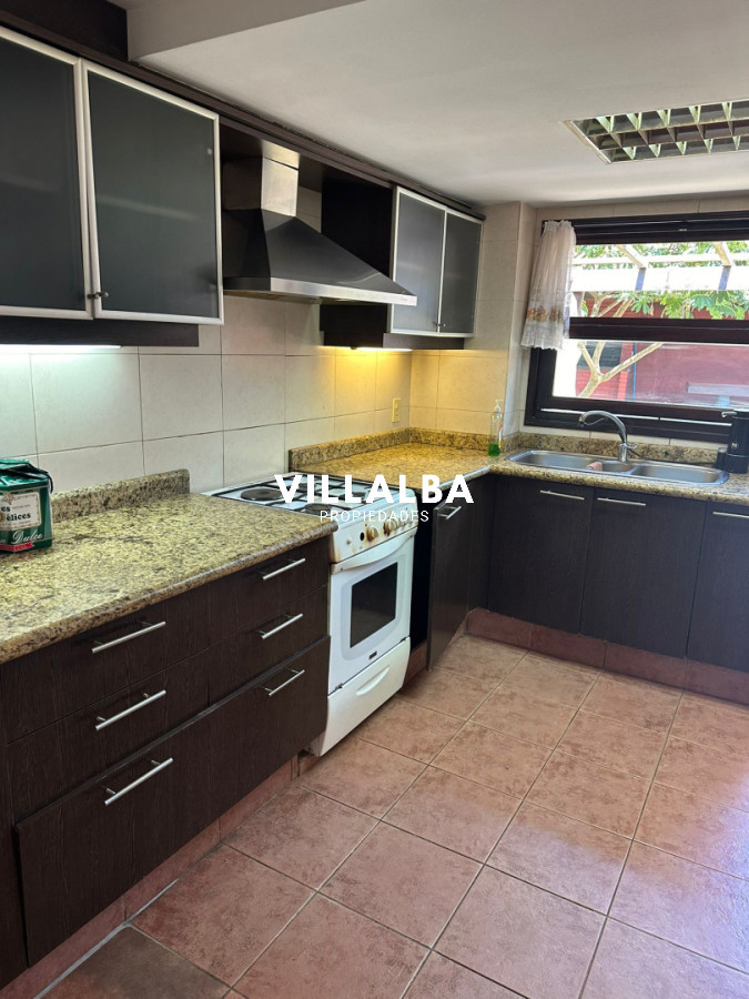 Casa ID.4663 - OPORTUNIDAD EN BARRIO CANTEGRIL . VENDO CASA DE 3 DORM. Y 3 BAÑOS EN ZONA DE COLEGIOS, FACULTADES Y CENTROS DE SALUD 