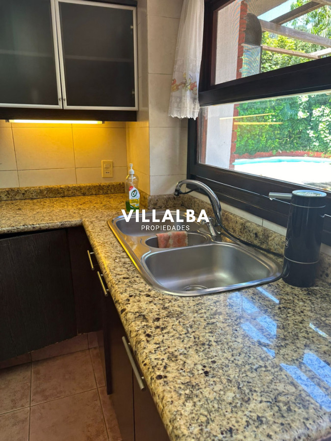 Casa ID.4663 - OPORTUNIDAD EN BARRIO CANTEGRIL . VENDO CASA DE 3 DORM. Y 3 BAÑOS EN ZONA DE COLEGIOS, FACULTADES Y CENTROS DE SALUD 