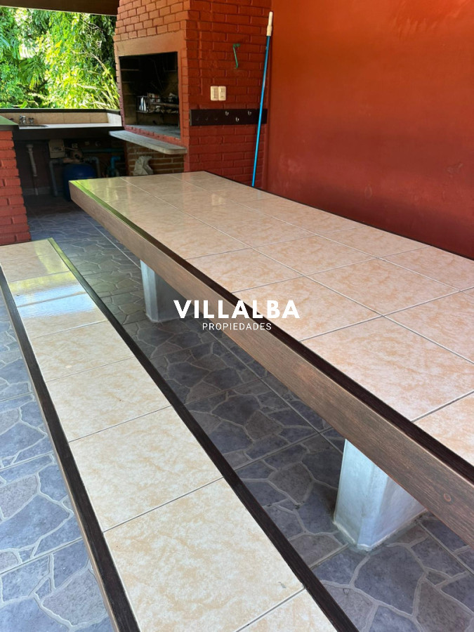 Casa ID.4663 - OPORTUNIDAD EN BARRIO CANTEGRIL . VENDO CASA DE 3 DORM. Y 3 BAÑOS EN ZONA DE COLEGIOS, FACULTADES Y CENTROS DE SALUD 