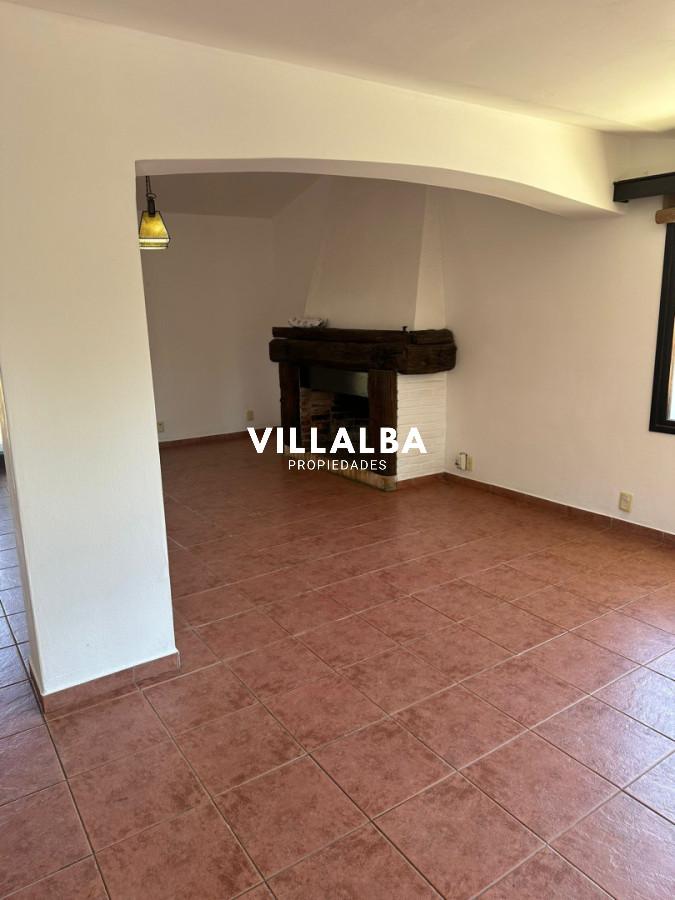 Casa ID.4663 - OPORTUNIDAD EN BARRIO CANTEGRIL . VENDO CASA DE 3 DORM. Y 3 BAÑOS EN ZONA DE COLEGIOS, FACULTADES Y CENTROS DE SALUD 