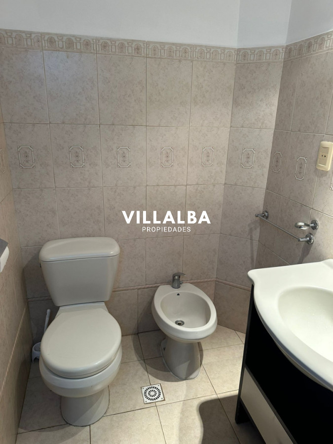 Casa ID.4663 - OPORTUNIDAD EN BARRIO CANTEGRIL . VENDO CASA DE 3 DORM. Y 3 BAÑOS EN ZONA DE COLEGIOS, FACULTADES Y CENTROS DE SALUD 