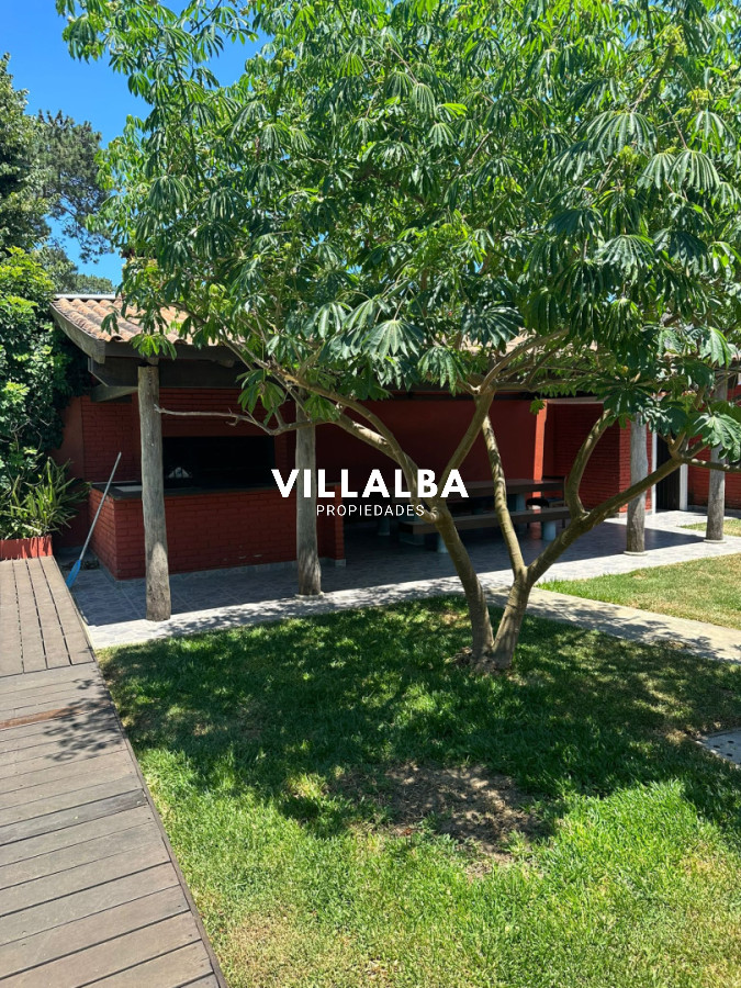 Casa ID.4663 - OPORTUNIDAD EN BARRIO CANTEGRIL . VENDO CASA DE 3 DORM. Y 3 BAÑOS EN ZONA DE COLEGIOS, FACULTADES Y CENTROS DE SALUD 